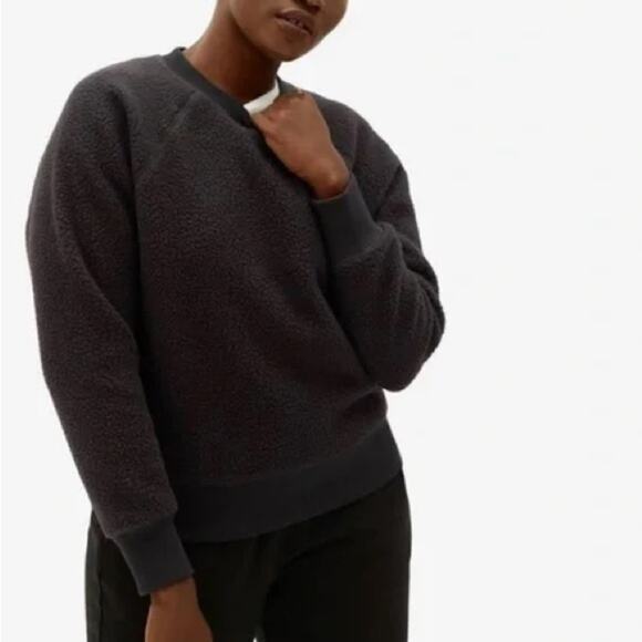 Everlane Renew Black Sherpa Fuzzy Crewneck Pullover Sweatshirt Size Small - Picture 1 of 6